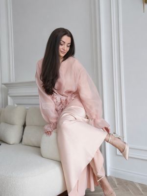 Image post by @zarinamunavarzadeh_official on Instagram