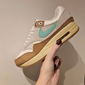 Image post by @chickmakescustomkicks on Instagram