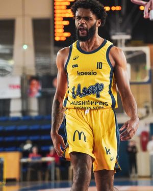 Image post by @usavignonpontetbasket on Instagram