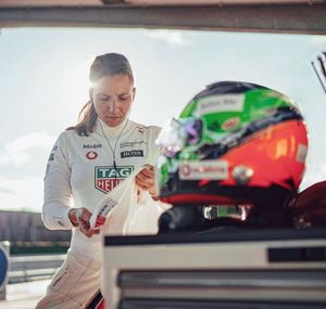 Image post by @BellRacingHQ on Twitter
