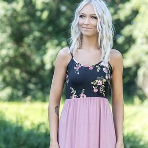 Image post by @shopfillyflair on Instagram