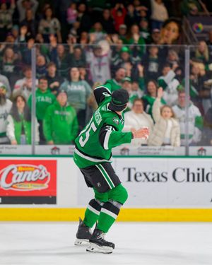 Image post by @txstarshockey on Instagram