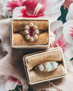Image post by @maejeanvintage on Instagram