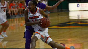 Image post by @UTRGVwbb on Facebook