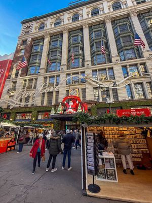 Image post by @34thStNYC on Twitter