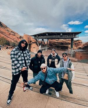 Image post by @avsworldfans on Instagram