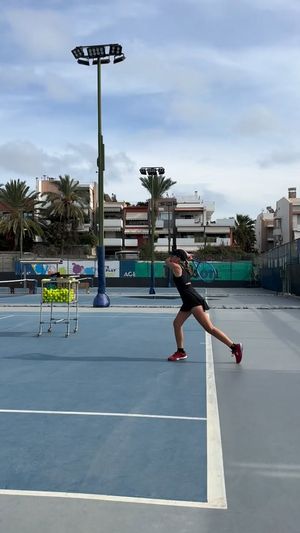 Image post by @polina_maneshina_tennis on Instagram