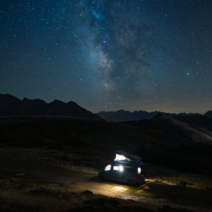 Image post by @discovery on Instagram