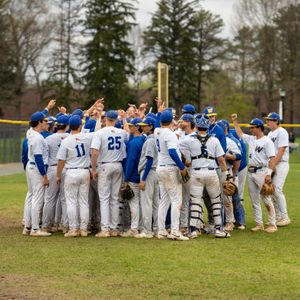 Image post by @wne_goldenbears on Instagram