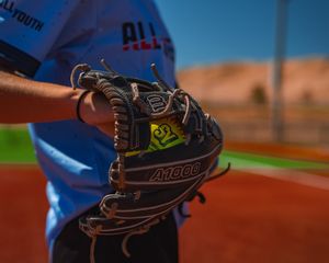 Image post by @softballyouth on Instagram