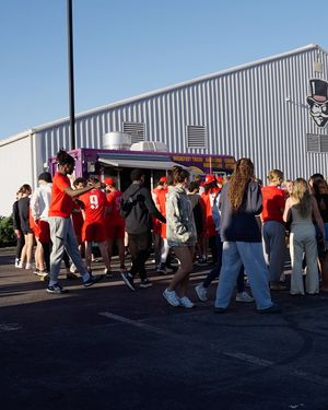 Image post by @letsgopeay on Instagram