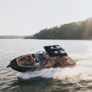 Image post by @aviaraboats on Instagram