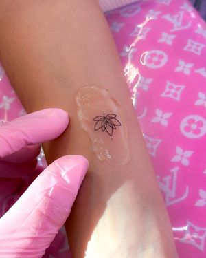 Image post by @jennifer.tinytattoo on Instagram