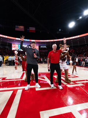 Image post by @uhcougarfb on Instagram