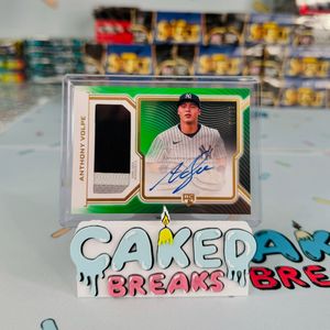 Image post by @cakedbreaks on Instagram