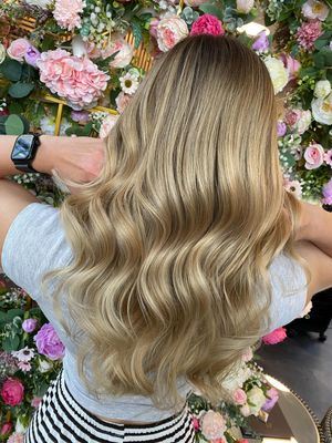 Image post by @enjoyhairstyling.aalen on Instagram