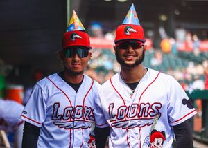 Image post by @greatlakesloons on Twitter