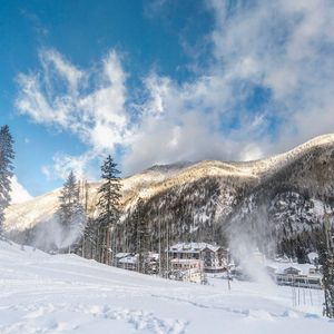Image post by @skitaos on Instagram