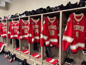 Image post by @du_hockey on Instagram