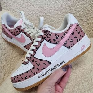Image post by @chickmakescustomkicks on Instagram
