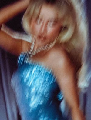 Image post by @slaybrinacarpenterr on Instagram