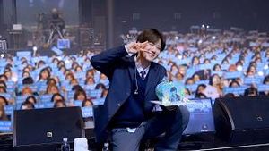 Video post by @weareoneexo on YouTube