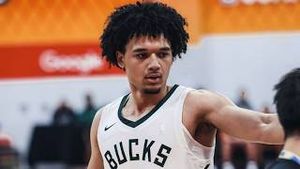 Video post by @Milwaukee Bucks on YouTube