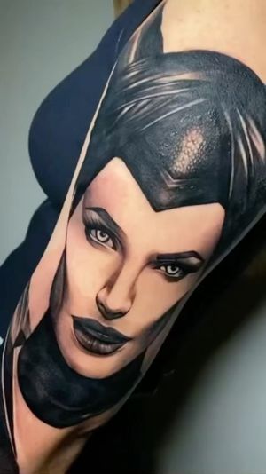 Video post by @skindesigntattoos on Instagram