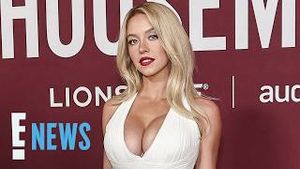 Video post by @enews on YouTube