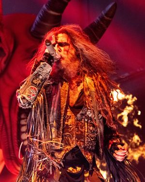 Image post by @darienlakeamp on Instagram