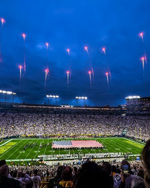 Image post by @LambeauField on Twitter