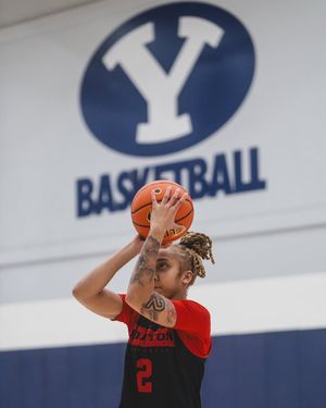 Image post by @uhcougarwbb on Instagram