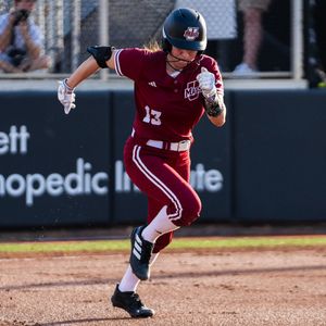Image post by @UMassSoftball on Twitter