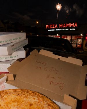 Image post by @pizzamammari on Instagram