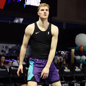 Image post by @HornetsReddit on Twitter