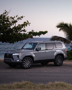 Image post by @discoverlexus on Instagram