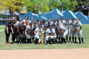 Image post by @UNLVSoftball on Twitter