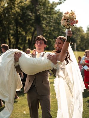 Image post by @vowdweddings on Instagram