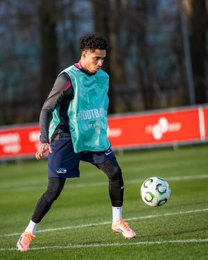 Image post by @azalkmaar on Instagram