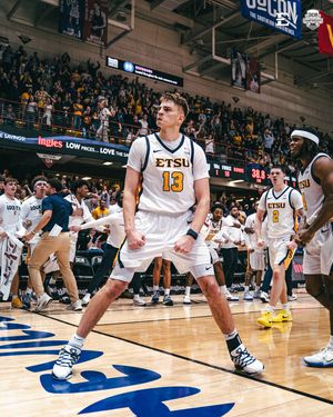 Image post by @etsumensbasketball on Instagram