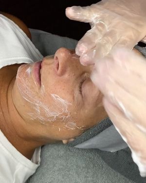 Video post by @HessBeautyBar on Facebook