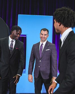 Image post by @uw_mbb on Instagram