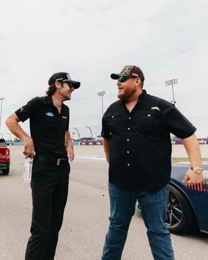 Image post by @nashvillesuperspeedway on Instagram