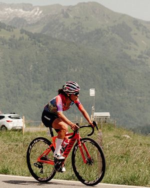 Image post by @wmncycling on Instagram