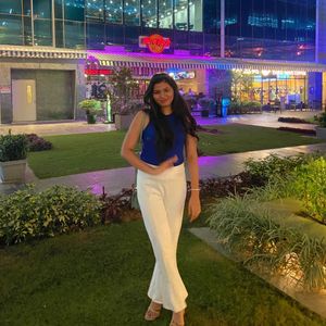 Image post by @poojaglamguide on Instagram