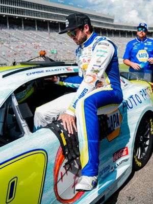 Image post by @teamhendrick on Instagram