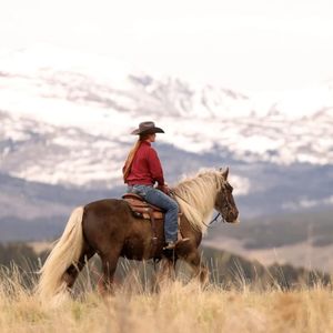 Image post by @cowgirlmagazine on Instagram