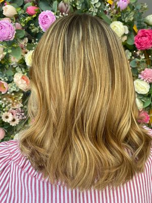 Image post by @enjoyhairstyling.aalen on Instagram