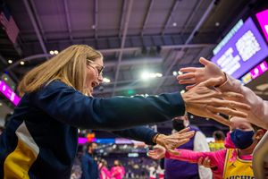 Image post by @umichwbball on Twitter