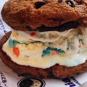 Image post by @insomniacookies on Instagram